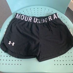 Girls Under Armour Athletic shorts size M